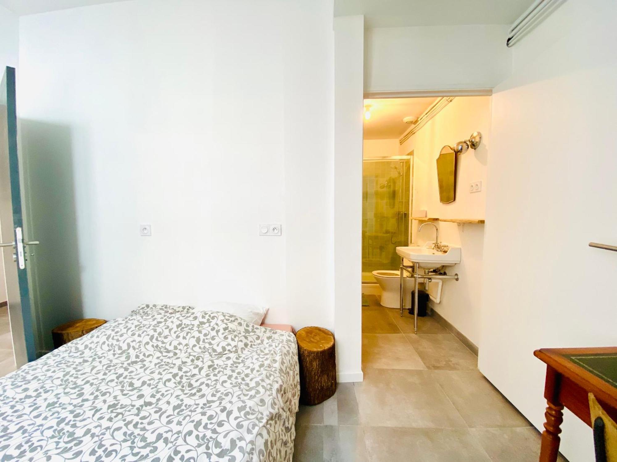 Oasis Urbaine - Spacieux Et Calme Avec Patio Lille Exterior foto